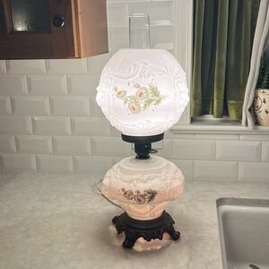 HEDCO Antique Gone With The Wind Lion Head lamp light top & bottom.  Milk Glass